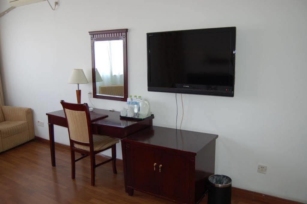 Lakeside Holiday Inn Shanghai Exteriör bild