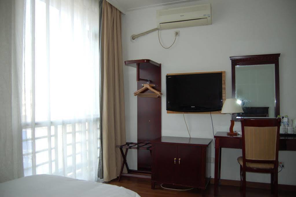 Lakeside Holiday Inn Shanghai Exteriör bild
