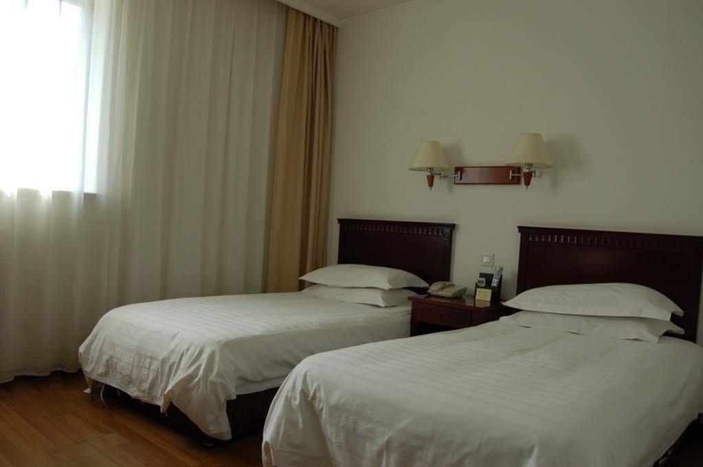 Lakeside Holiday Inn Shanghai Exteriör bild